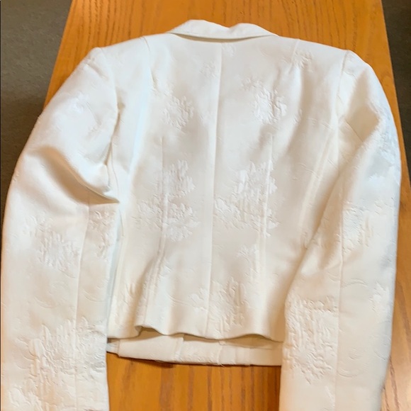 Donna Morgan printed coordinated skirt set. Size 4. - Picture 5 of 5